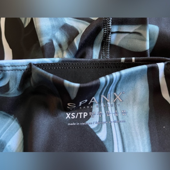 NWT SPANX XS Blue Marble Swirl Leggings High Rise 7/8 Booty Boost 🍑 - Picture 5 of 10